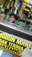 Kebal Hukum? Toko Novia di Sidoarjo Terang-terangan Jual Rokok Ilegal Dekat Pos Polisi